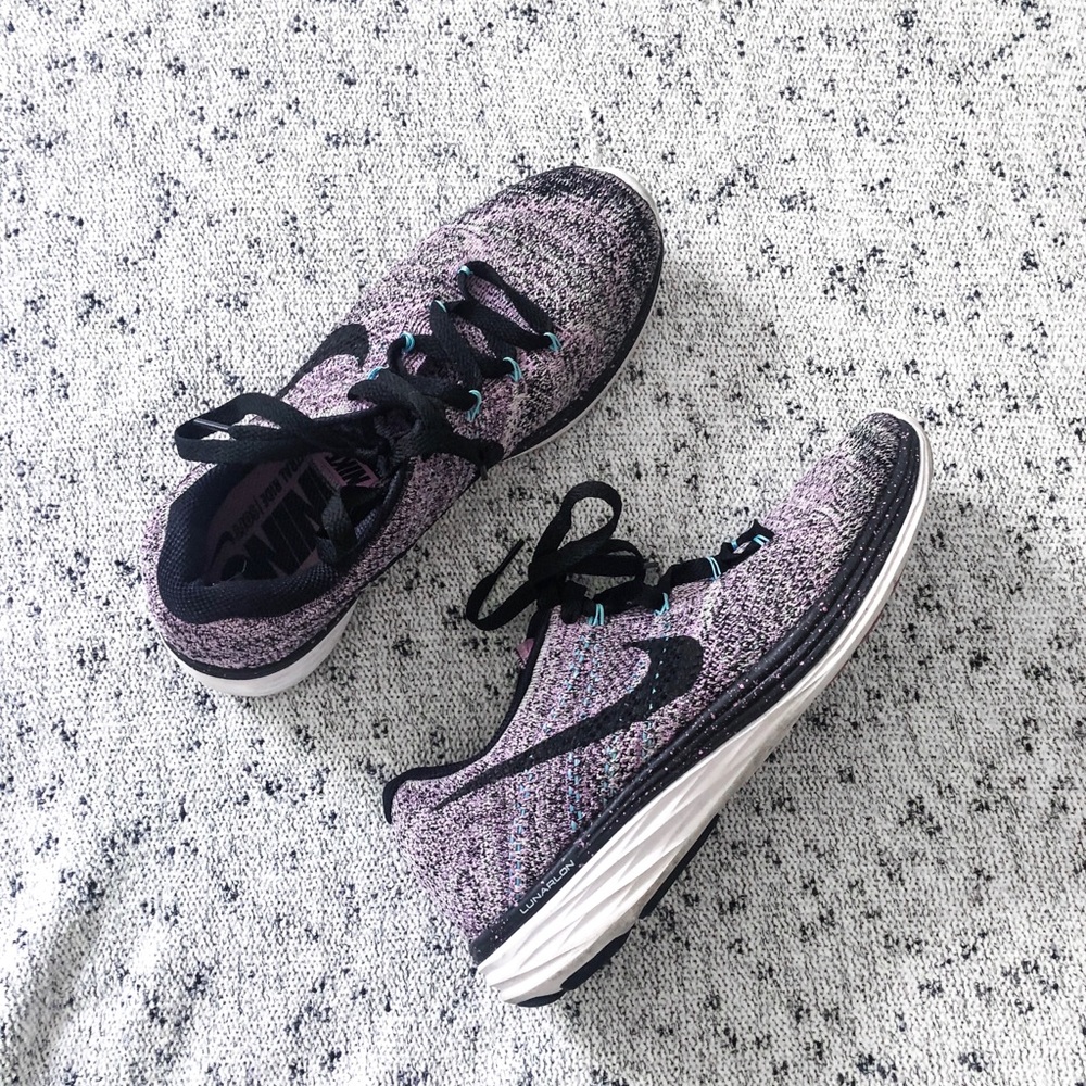 NIKE LUNAR flyknit size 9 purple